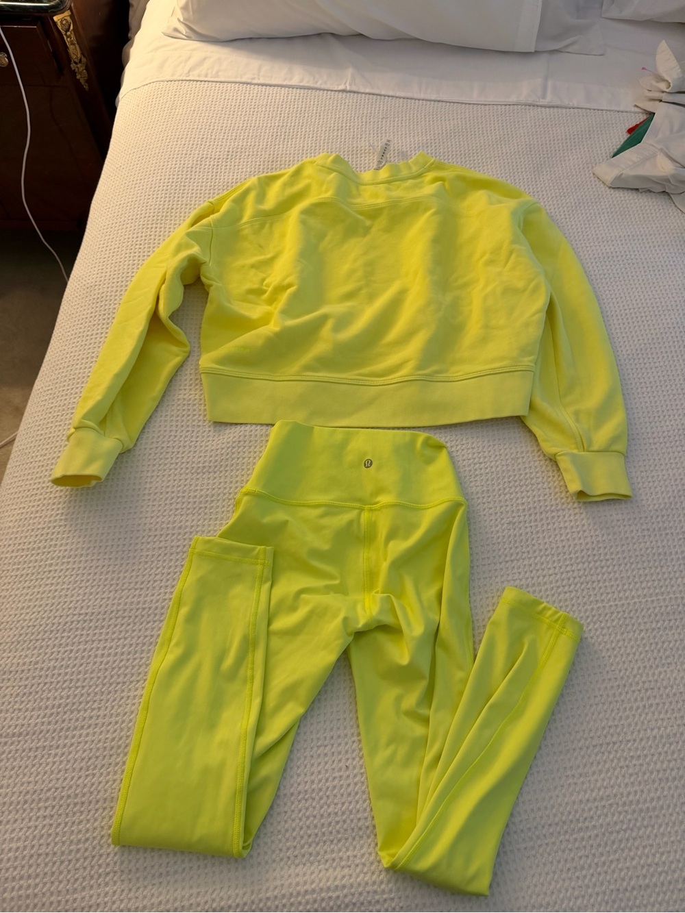 🗽lululemon athletica Neon Yellow Crop Sweatshirt & Leggings Set
